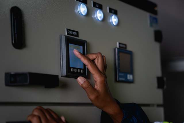 Medición de variables de energía eléctrica industrial